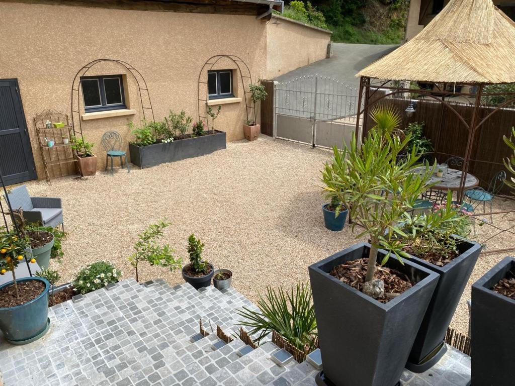 Courzieu Maison Sur Cour מראה חיצוני תמונה