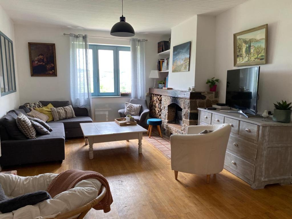 Courzieu Maison Sur Cour מראה חיצוני תמונה